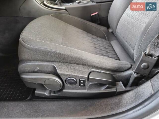 Сірий Опель Інсігнія, об'ємом двигуна 1.96 л та пробігом 322 тис. км за 8000 $, фото 49 на Automoto.ua