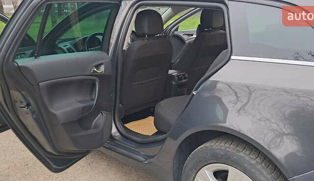 Серый Опель Инсигния, объемом двигателя 1.96 л и пробегом 292 тыс. км за 11000 $, фото 46 на Automoto.ua