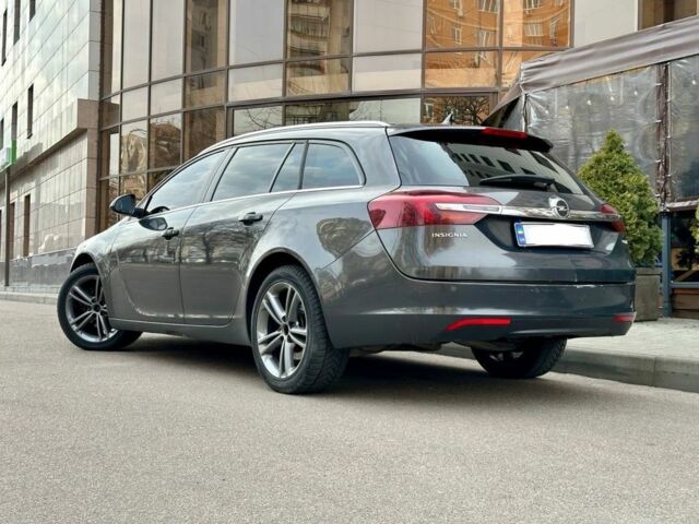 Серый Опель Инсигния, объемом двигателя 2 л и пробегом 250 тыс. км за 7700 $, фото 2 на Automoto.ua