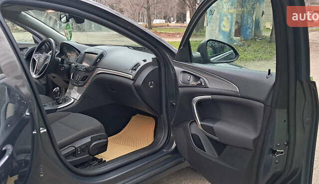 Серый Опель Инсигния, объемом двигателя 1.96 л и пробегом 292 тыс. км за 11000 $, фото 44 на Automoto.ua