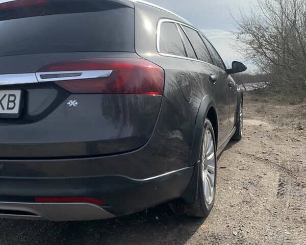 Серый Опель Инсигния, объемом двигателя 2 л и пробегом 263 тыс. км за 11000 $, фото 4 на Automoto.ua