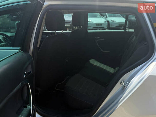 Сірий Опель Інсігнія, об'ємом двигуна 1.96 л та пробігом 277 тис. км за 9700 $, фото 13 на Automoto.ua