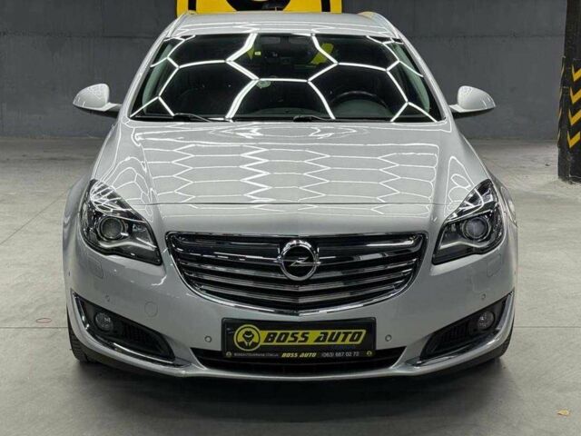 Серый Опель Инсигния, объемом двигателя 2 л и пробегом 253 тыс. км за 11600 $, фото 1 на Automoto.ua