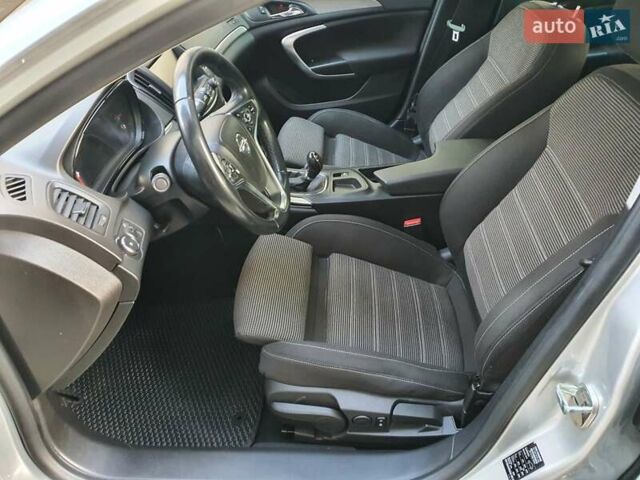 Сірий Опель Інсігнія, об'ємом двигуна 1.96 л та пробігом 300 тис. км за 9000 $, фото 10 на Automoto.ua