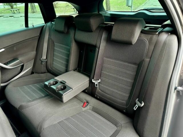 Серый Опель Инсигния, объемом двигателя 2 л и пробегом 250 тыс. км за 7700 $, фото 3 на Automoto.ua