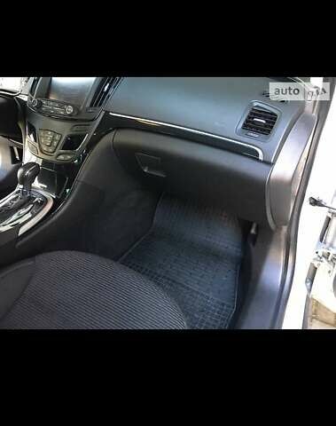 Серый Опель Инсигния, объемом двигателя 2 л и пробегом 270 тыс. км за 10499 $, фото 4 на Automoto.ua