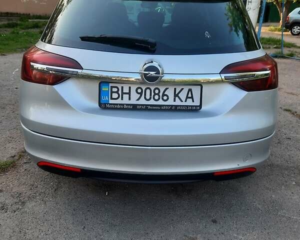 Серый Опель Инсигния, объемом двигателя 2 л и пробегом 270 тыс. км за 10499 $, фото 1 на Automoto.ua