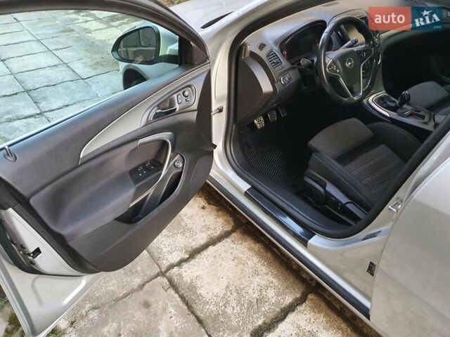 Сірий Опель Інсігнія, об'ємом двигуна 1.96 л та пробігом 300 тис. км за 9000 $, фото 9 на Automoto.ua