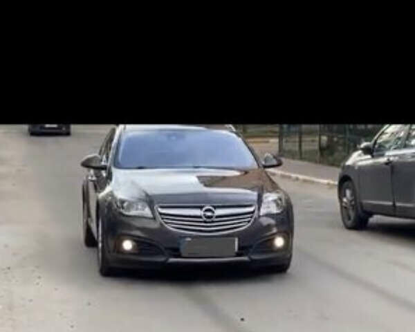 Серый Опель Инсигния, объемом двигателя 2 л и пробегом 263 тыс. км за 11000 $, фото 2 на Automoto.ua