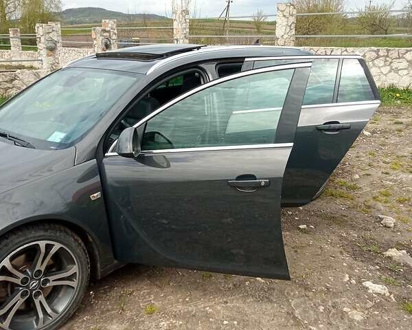 Серый Опель Инсигния, объемом двигателя 2 л и пробегом 240 тыс. км за 9500 $, фото 3 на Automoto.ua