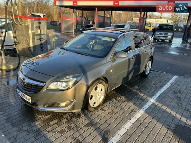 Серый Опель Инсигния, объемом двигателя 2 л и пробегом 248 тыс. км за 9750 $, фото 2 на Automoto.ua