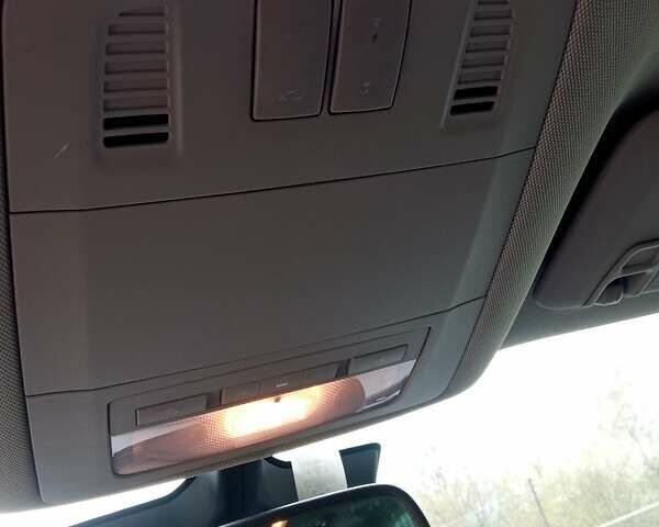 Серый Опель Инсигния, объемом двигателя 2 л и пробегом 240 тыс. км за 9500 $, фото 13 на Automoto.ua