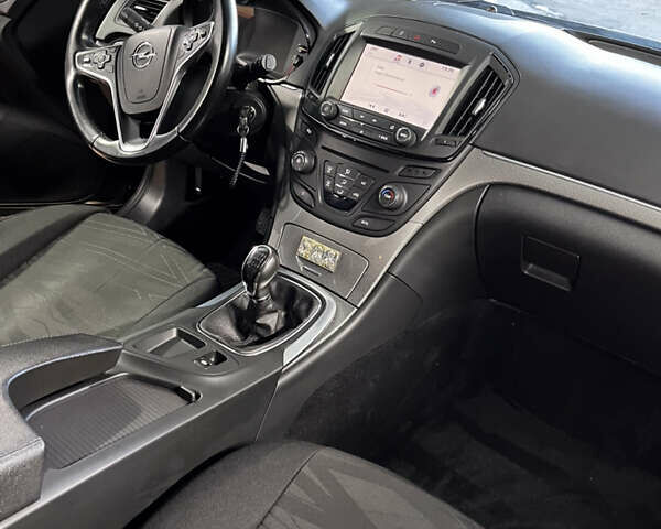 Серый Опель Инсигния, объемом двигателя 2 л и пробегом 206 тыс. км за 12500 $, фото 2 на Automoto.ua