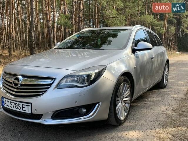 Серый Опель Инсигния, объемом двигателя 2 л и пробегом 224 тыс. км за 9400 $, фото 3 на Automoto.ua