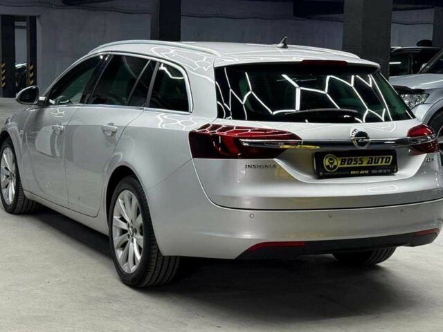 Серый Опель Инсигния, объемом двигателя 2 л и пробегом 253 тыс. км за 11600 $, фото 3 на Automoto.ua