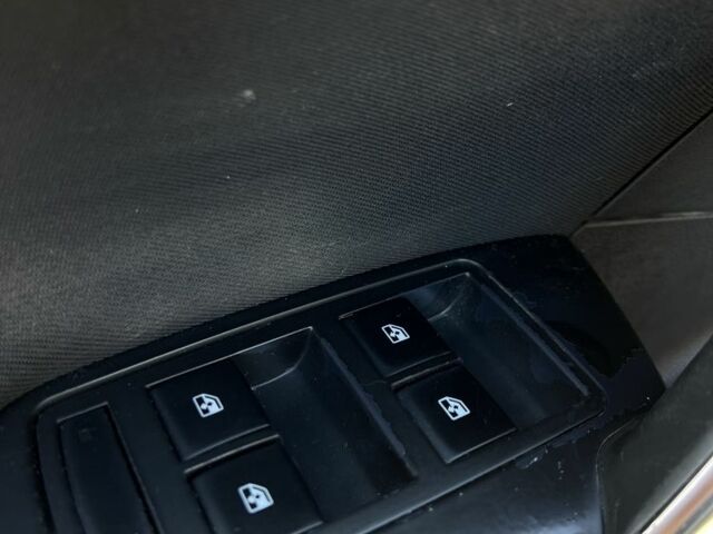 Сірий Опель Інсігнія, об'ємом двигуна 2 л та пробігом 327 тис. км за 7000 $, фото 15 на Automoto.ua