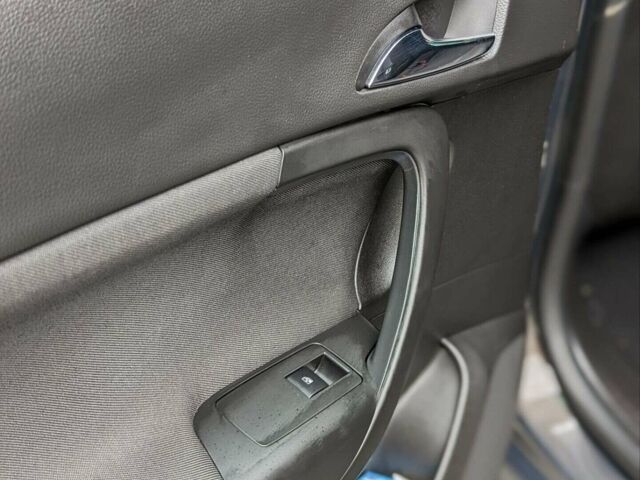 Серый Опель Инсигния, объемом двигателя 2 л и пробегом 285 тыс. км за 11699 $, фото 11 на Automoto.ua