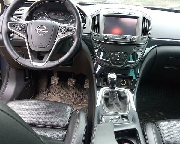 Серый Опель Инсигния, объемом двигателя 2 л и пробегом 240 тыс. км за 9500 $, фото 1 на Automoto.ua