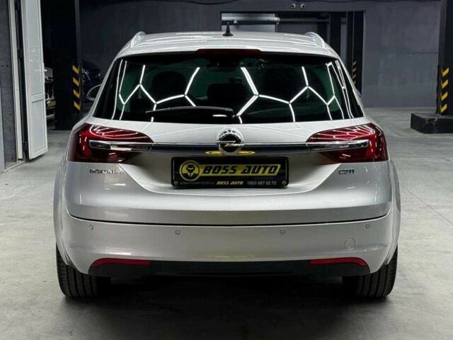 Серый Опель Инсигния, объемом двигателя 2 л и пробегом 253 тыс. км за 11600 $, фото 4 на Automoto.ua