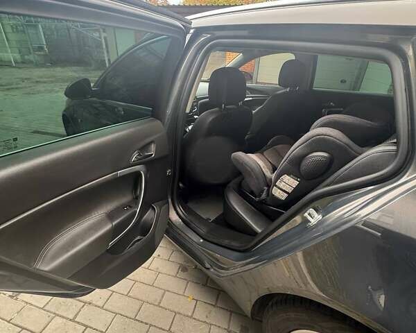 Серый Опель Инсигния, объемом двигателя 1.96 л и пробегом 205 тыс. км за 10700 $, фото 14 на Automoto.ua