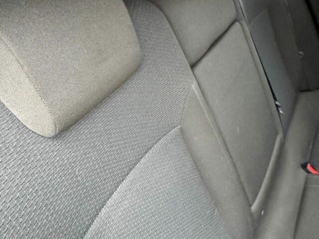 Сірий Опель Інсігнія, об'ємом двигуна 2 л та пробігом 240 тис. км за 9000 $, фото 6 на Automoto.ua