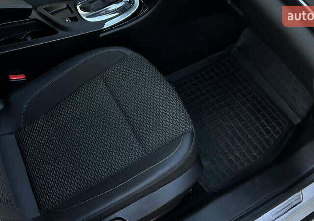 Серый Опель Инсигния, объемом двигателя 1.6 л и пробегом 249 тыс. км за 9500 $, фото 34 на Automoto.ua