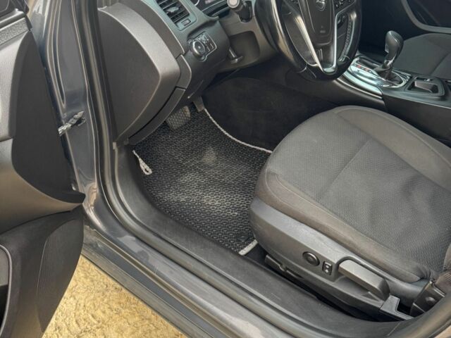 Сірий Опель Інсігнія, об'ємом двигуна 2 л та пробігом 240 тис. км за 9000 $, фото 3 на Automoto.ua