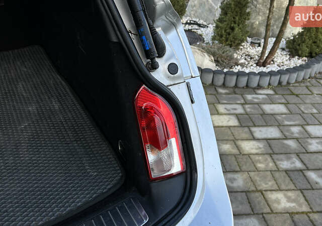 Серый Опель Инсигния, объемом двигателя 1.6 л и пробегом 249 тыс. км за 9500 $, фото 7 на Automoto.ua