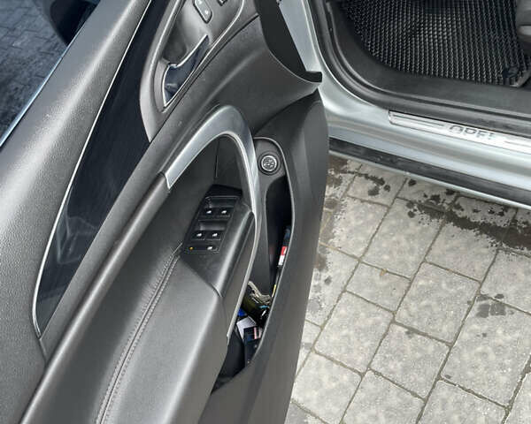 Серый Опель Инсигния, объемом двигателя 1.96 л и пробегом 290 тыс. км за 12500 $, фото 9 на Automoto.ua