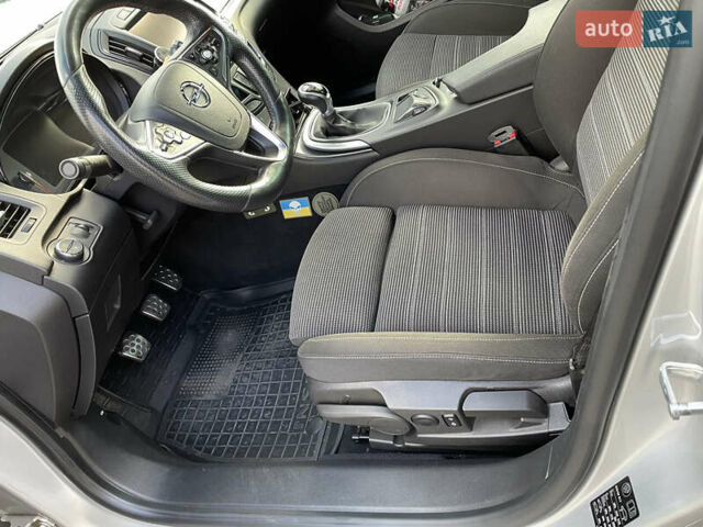 Сірий Опель Інсігнія, об'ємом двигуна 1.96 л та пробігом 212 тис. км за 11499 $, фото 5 на Automoto.ua