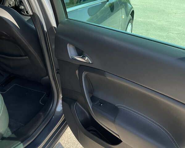 Сірий Опель Інсігнія, об'ємом двигуна 1.96 л та пробігом 297 тис. км за 11000 $, фото 124 на Automoto.ua