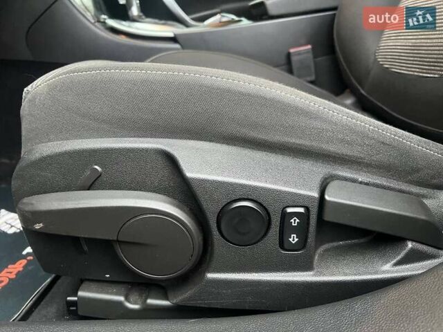 Серый Опель Инсигния, объемом двигателя 2 л и пробегом 258 тыс. км за 11700 $, фото 17 на Automoto.ua