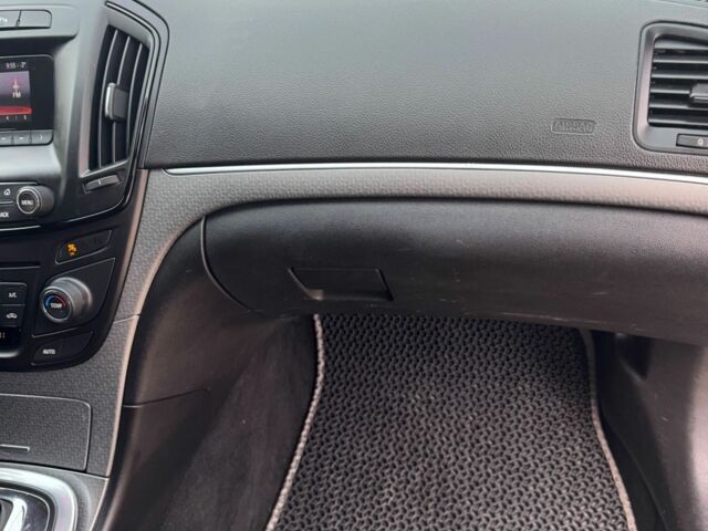 Сірий Опель Інсігнія, об'ємом двигуна 2 л та пробігом 240 тис. км за 9000 $, фото 4 на Automoto.ua