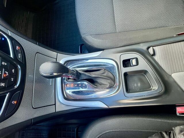 Серый Опель Инсигния, объемом двигателя 1.6 л и пробегом 238 тыс. км за 9700 $, фото 6 на Automoto.ua