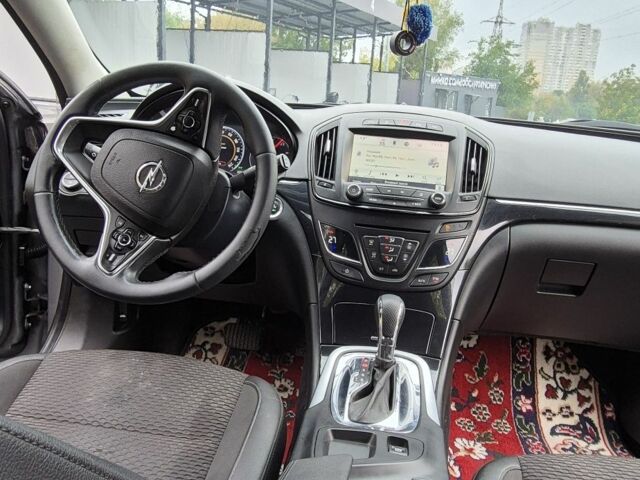 Серый Опель Инсигния, объемом двигателя 2 л и пробегом 329 тыс. км за 9000 $, фото 3 на Automoto.ua