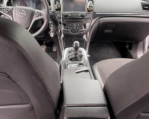 Серый Опель Инсигния, объемом двигателя 1.96 л и пробегом 290 тыс. км за 12500 $, фото 22 на Automoto.ua