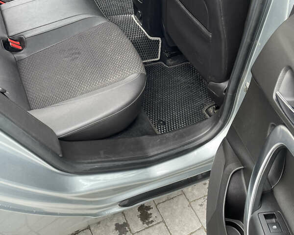 Серый Опель Инсигния, объемом двигателя 1.96 л и пробегом 290 тыс. км за 12500 $, фото 14 на Automoto.ua