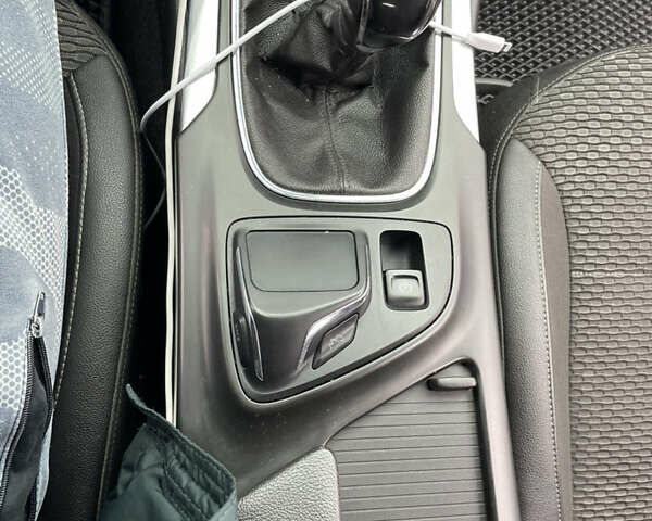 Сірий Опель Інсігнія, об'ємом двигуна 1.96 л та пробігом 290 тис. км за 12500 $, фото 21 на Automoto.ua