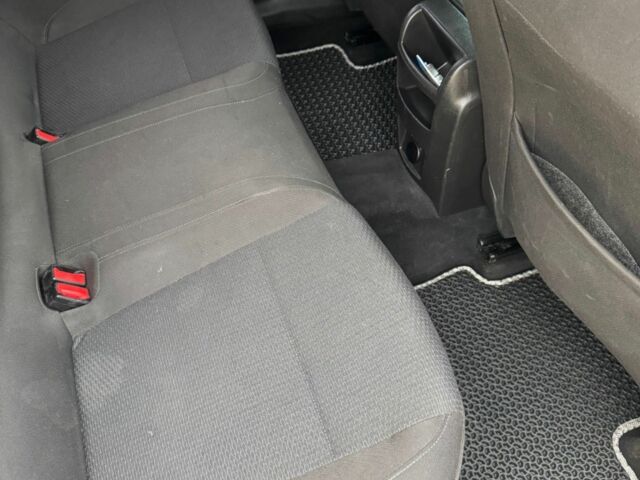 Сірий Опель Інсігнія, об'ємом двигуна 2 л та пробігом 240 тис. км за 9000 $, фото 9 на Automoto.ua