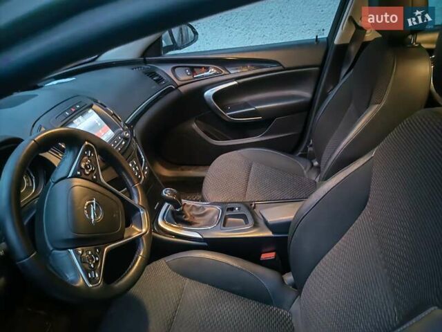 Серый Опель Инсигния, объемом двигателя 1.96 л и пробегом 239 тыс. км за 10000 $, фото 1 на Automoto.ua