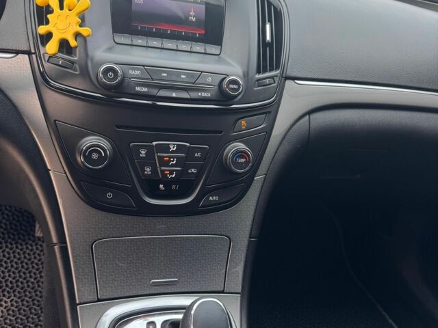 Сірий Опель Інсігнія, об'ємом двигуна 2 л та пробігом 240 тис. км за 9000 $, фото 2 на Automoto.ua