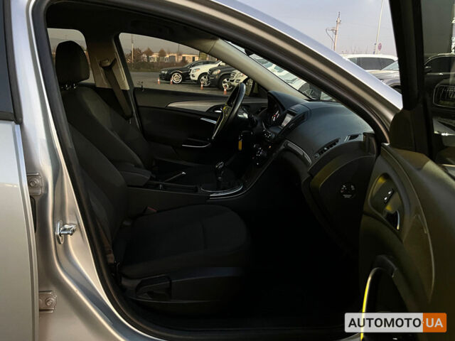 Сірий Опель Інсігнія, об'ємом двигуна 1.6 л та пробігом 208 тис. км за 9800 $, фото 22 на Automoto.ua