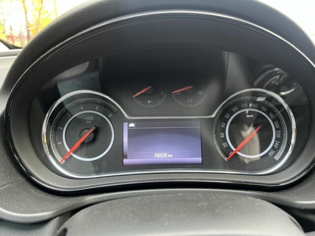 Серый Опель Инсигния, объемом двигателя 1.6 л и пробегом 250 тыс. км за 11000 $, фото 6 на Automoto.ua