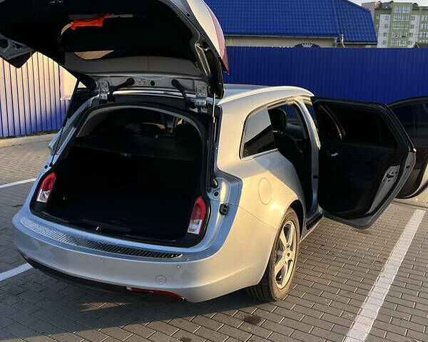 Серый Опель Инсигния, объемом двигателя 1.6 л и пробегом 200 тыс. км за 11800 $, фото 18 на Automoto.ua