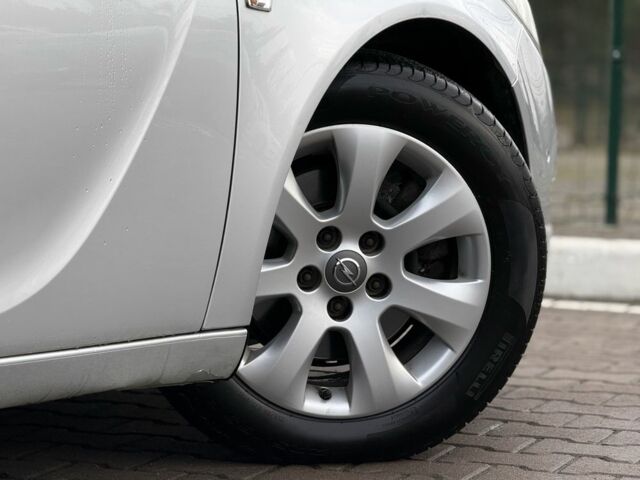 Серый Опель Инсигния, объемом двигателя 2 л и пробегом 212 тыс. км за 10650 $, фото 9 на Automoto.ua