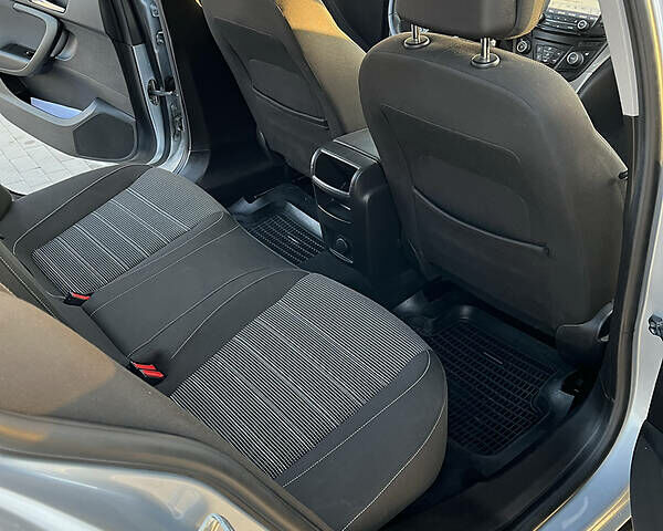 Серый Опель Инсигния, объемом двигателя 1.6 л и пробегом 200 тыс. км за 11800 $, фото 17 на Automoto.ua