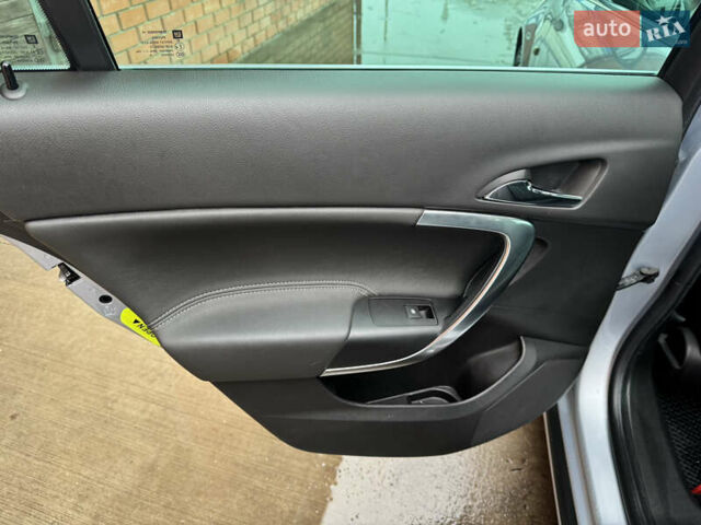 Сірий Опель Інсігнія, об'ємом двигуна 1.96 л та пробігом 176 тис. км за 14100 $, фото 10 на Automoto.ua