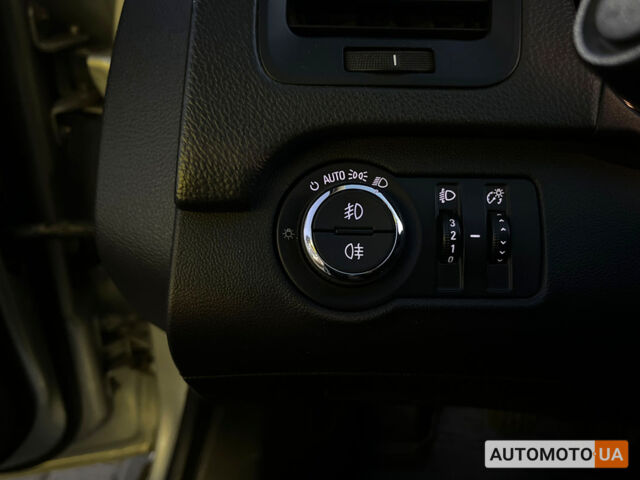 Сірий Опель Інсігнія, об'ємом двигуна 1.6 л та пробігом 208 тис. км за 9800 $, фото 13 на Automoto.ua