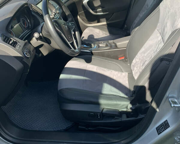 Сірий Опель Інсігнія, об'ємом двигуна 2 л та пробігом 194 тис. км за 10850 $, фото 6 на Automoto.ua