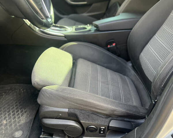 Серый Опель Инсигния, объемом двигателя 1.6 л и пробегом 224 тыс. км за 11500 $, фото 14 на Automoto.ua